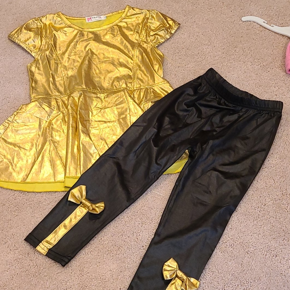Cool trendy outfit size 4 gold top black pants